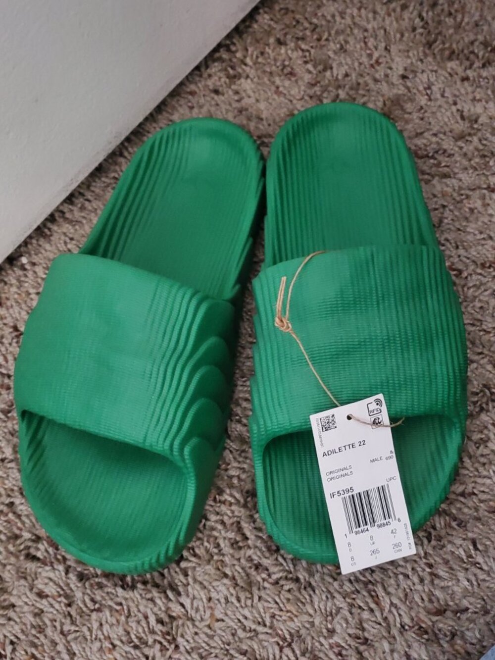 Adidas Adilette - mens slides size 8 green